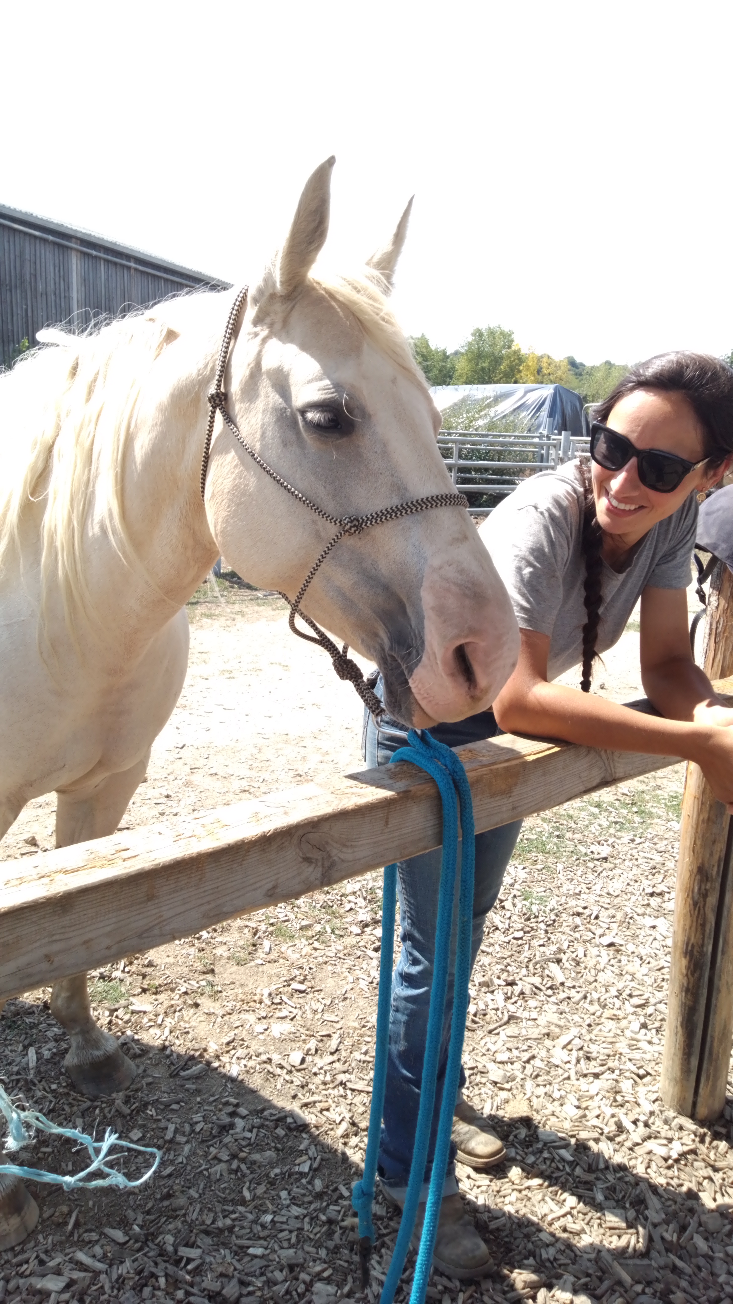Emmanuelle, cavalière et enseignante en équitation western à la Ferme Lulu la Perrière